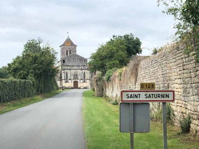 Gite Du Presbytere Port D'Envaux, Ravissante Maison De Charme Exterior foto