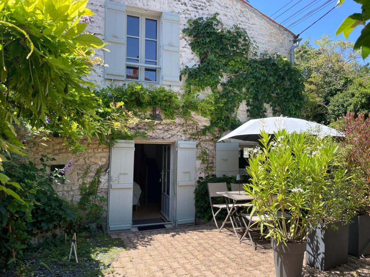 Gite Du Presbytere Port D'Envaux, Ravissante Maison De Charme Exterior foto